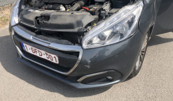 Peugeot 208 1.6HDI75 Style GPS Accidenté complet