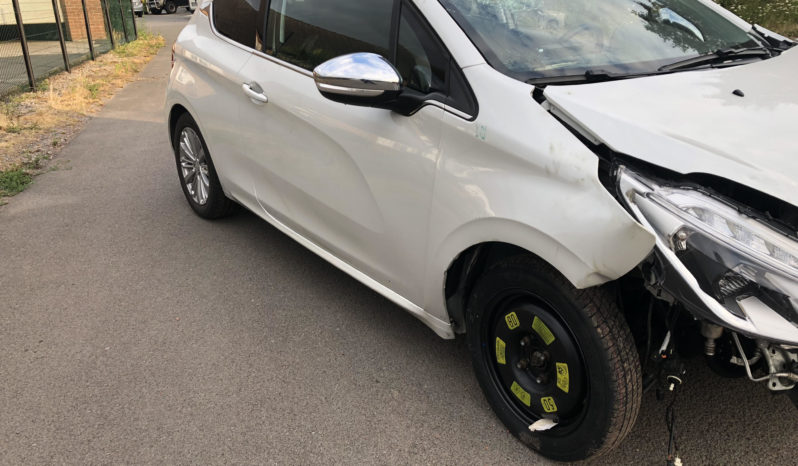 Peugeot 208 Allure 1.6HDI75 FULL ACCIDENTE complet