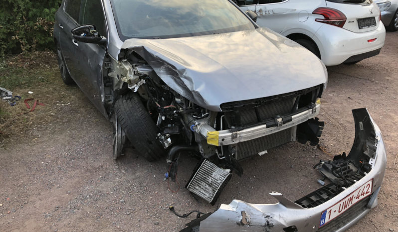 Peugeot 308 1.5HDI130 Gt Line EAT8 Accidenté complet