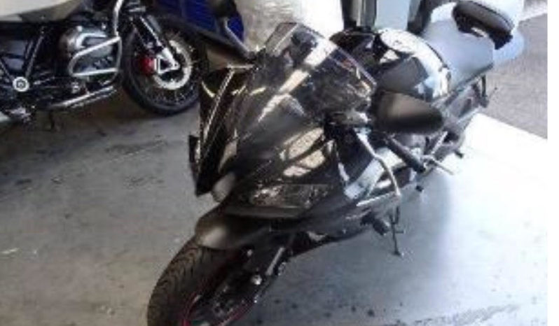 YAMAHA YZF-R6 FULL BLACK Accidenté complet