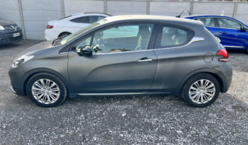 Peugeot 208 1.6 BlueHDI 100 Allure 3P Gris Mat complet