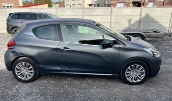 Peugeot 208 1.6 BlueHDI 100 Allure 3P Gris Mat complet