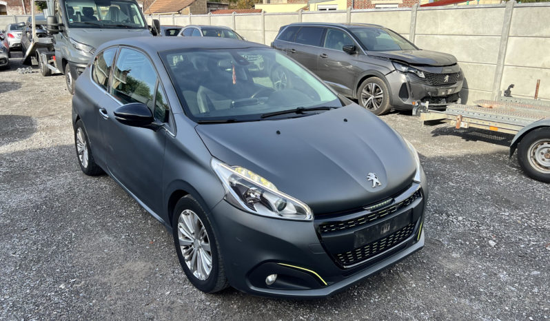 Peugeot 208 1.6 BlueHDI 100 Allure 3P Gris Mat complet